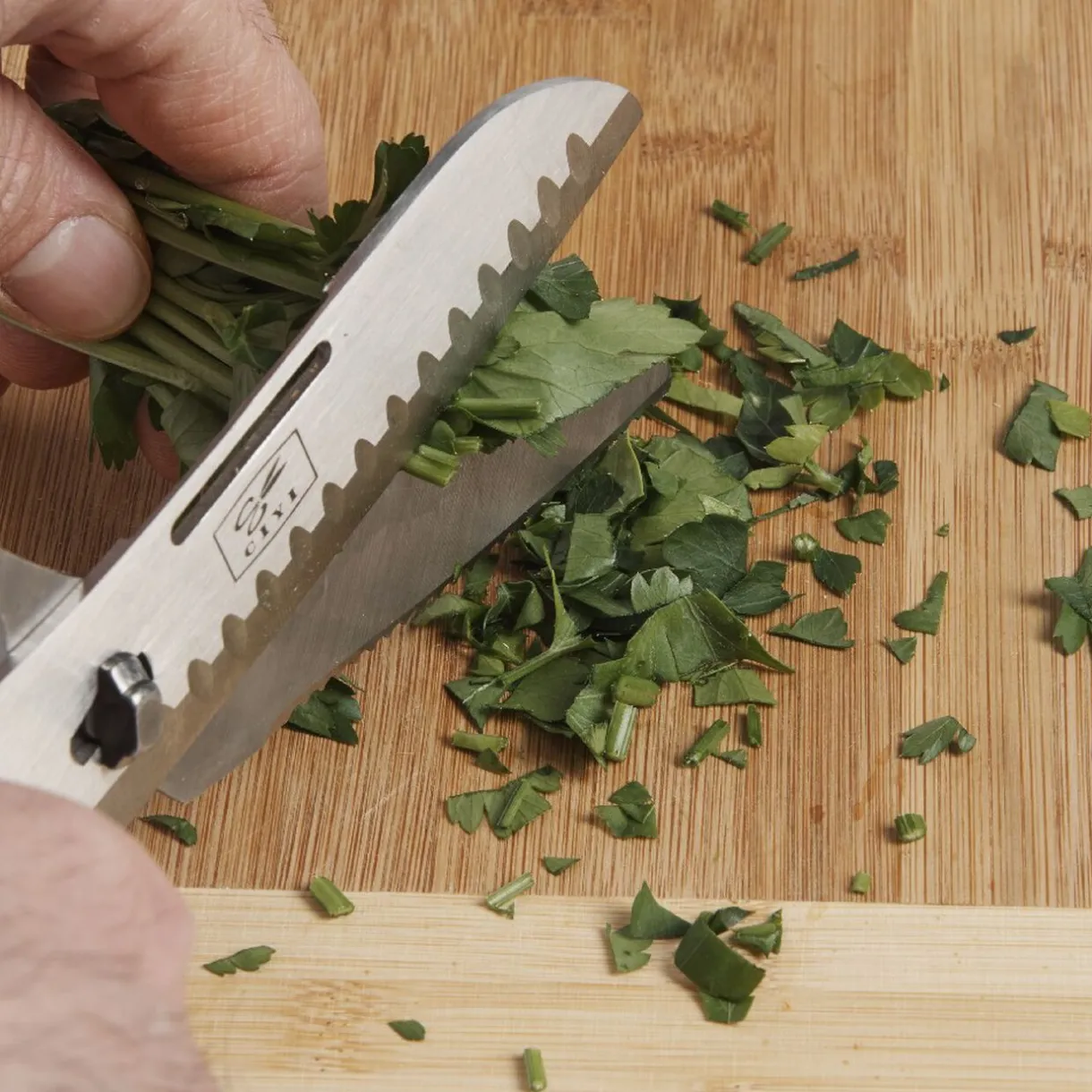 Ciseau santoku multifonctions avec étui de protection^Gifi Online