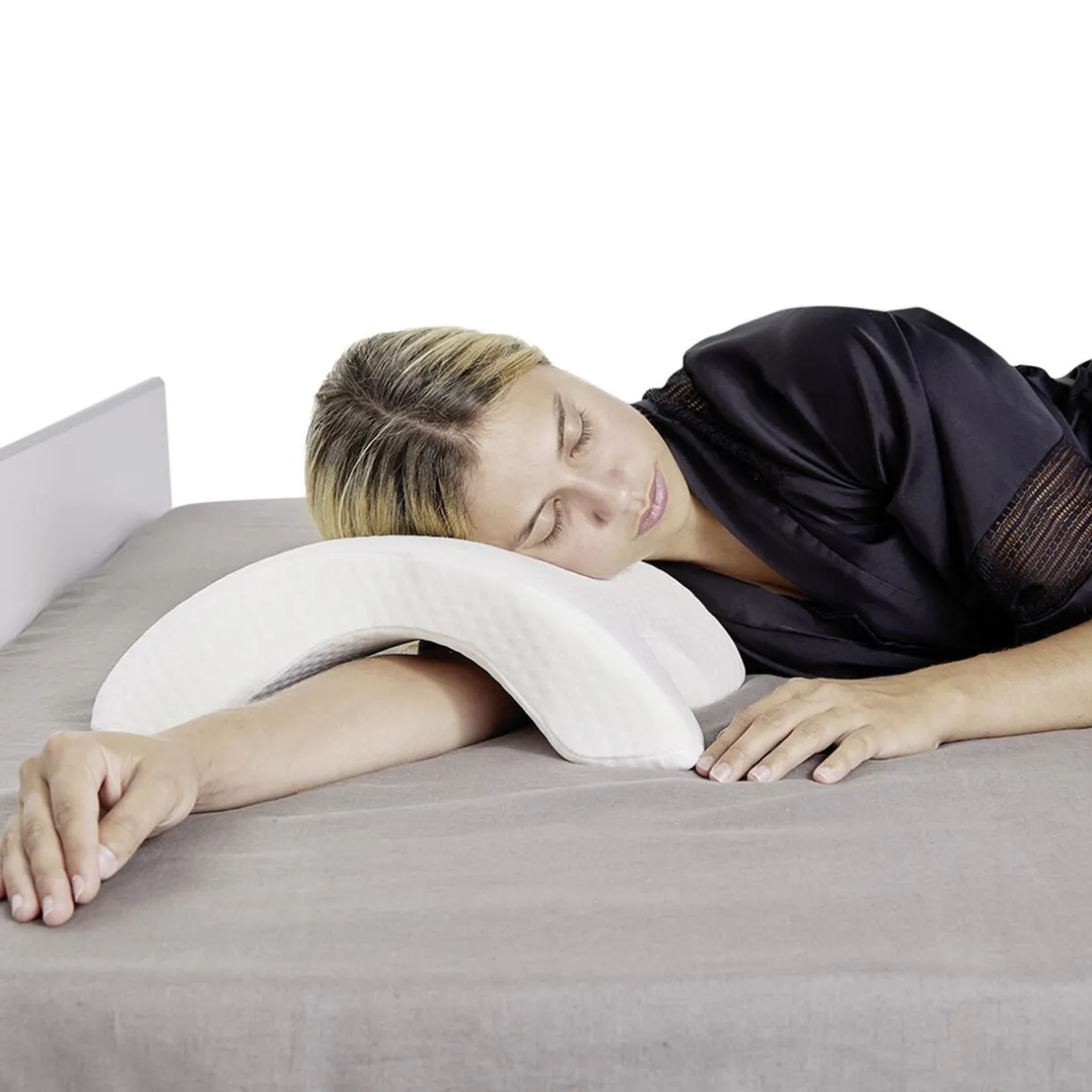 Outlet Gifi Coussin mémoire de forme oreiller incurvé blanc 36x30xH13cm