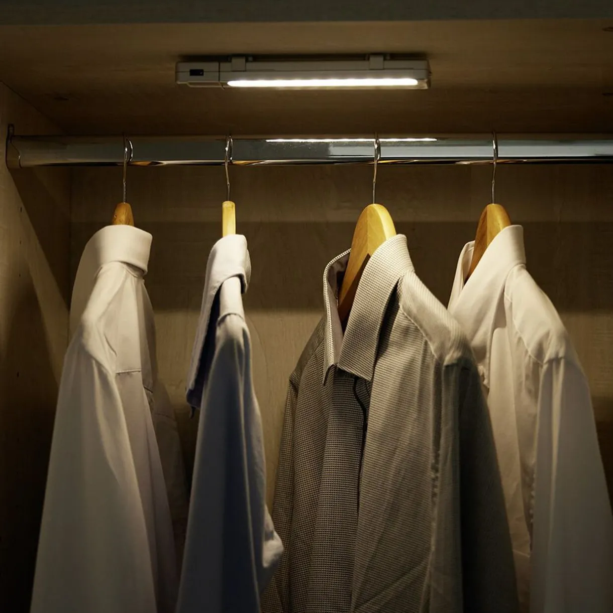 Outlet Gifi Réglette LED pour étagère et placard