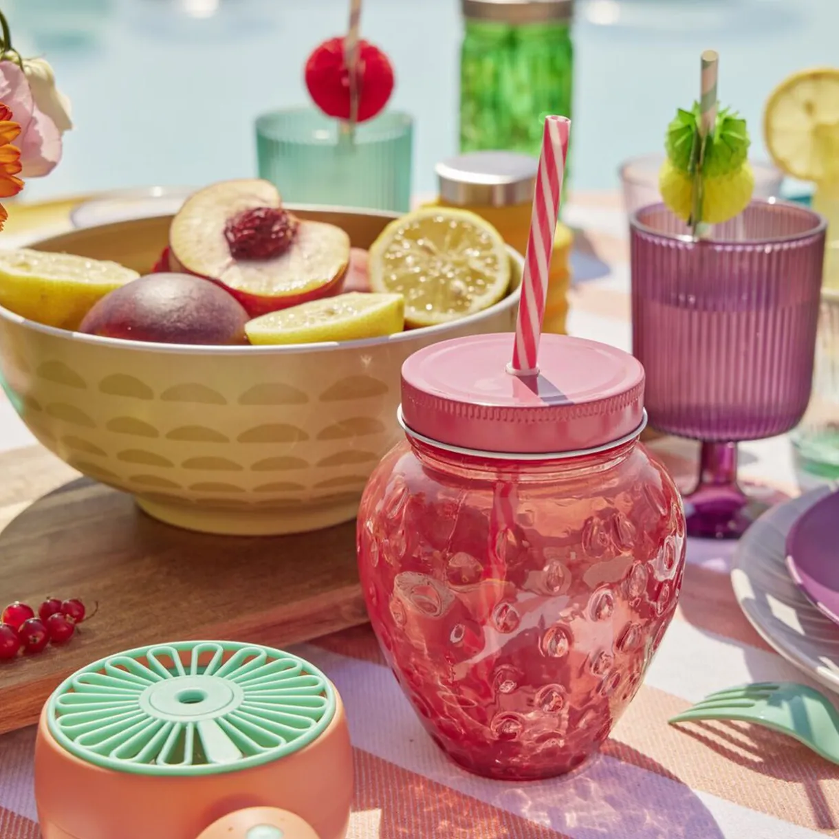 Verre à pied strié 300ml plastique Ø8xH12,5cm- 3 coloris^Gifi